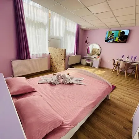 Lavender Luxury Apartment Oradea Exterior photo